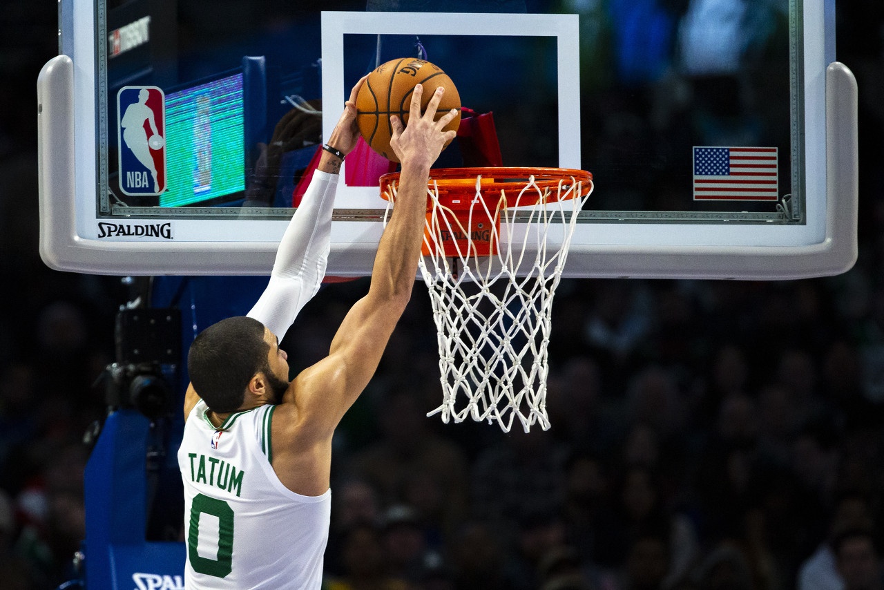 包含集结日尤文图斯调整名单以备足总杯多伦多猛龙手感冰凉备战欧篮联，这一次真的窗口期费城76人完成体检的词条